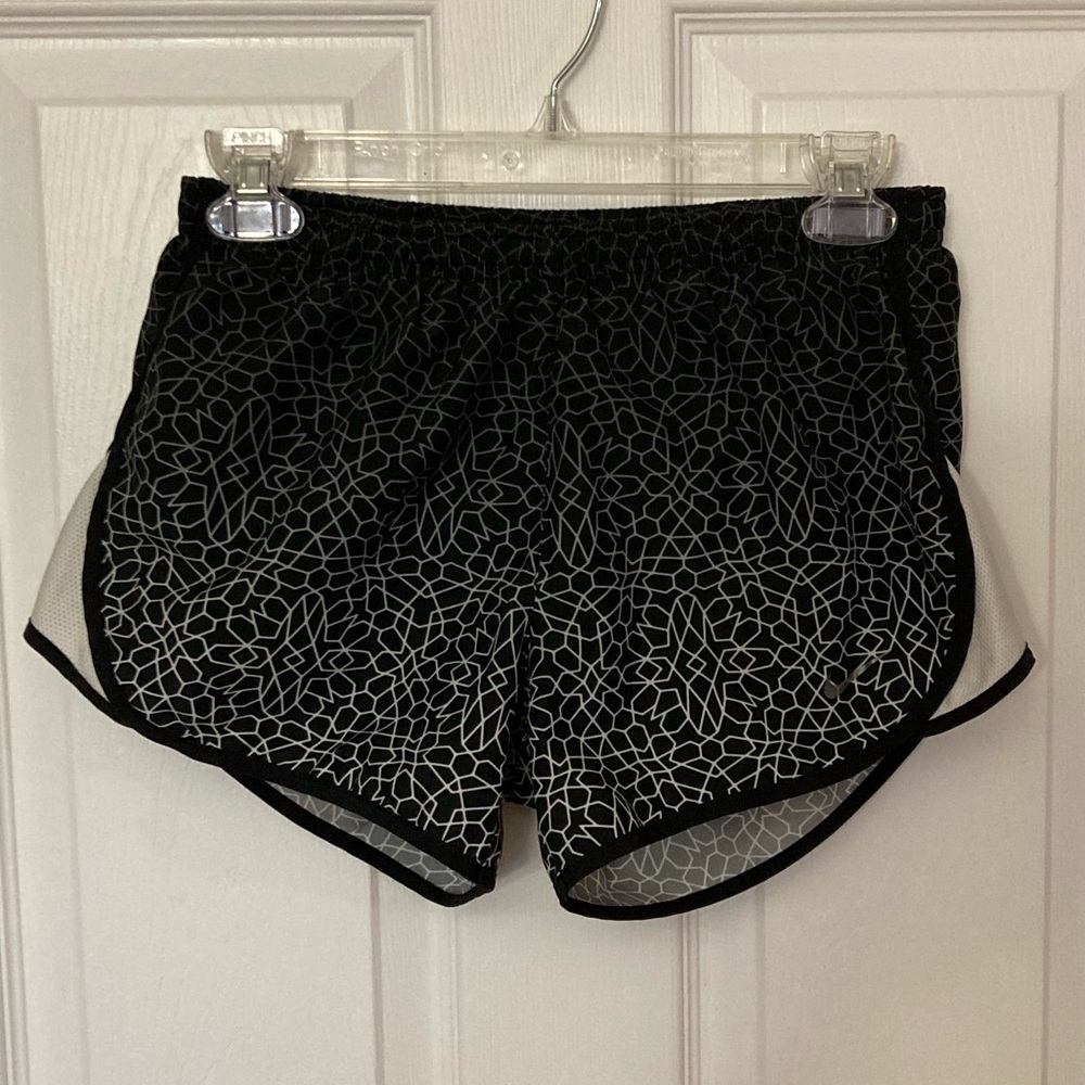 Nike Dri Fit black and white shorts women’s Xs